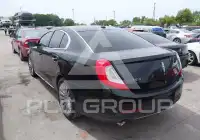 2014 Lincoln MKS photo