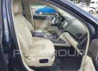 2014 Lincoln MKT photo