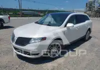 2014 Lincoln MKT фото