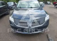 2014 Lincoln MKT photo