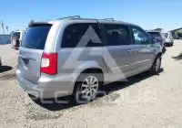 2014 Chrysler TOWN & COUNTRY photo