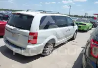 2014 Chrysler TOWN & COUNTRY фото