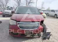 2014 Chrysler TOWN & COUNTRY фото