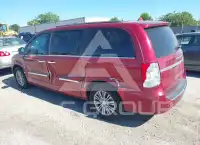 2014 Chrysler TOWN & COUNTRY photo