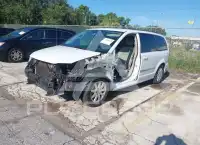 2014 Chrysler TOWN & COUNTRY photo