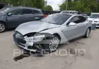 2014 Tesla Model S фото
