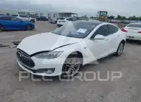2014 Tesla Model S фото