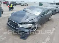 2014 Tesla Model S фото