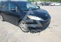 2014 Toyota SIENNA photo