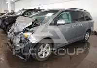 2014 Toyota SIENNA photo