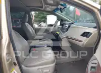 2014 Toyota SIENNA photo
