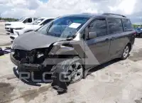 2014 Toyota SIENNA photo