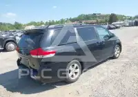 2014 Toyota SIENNA photo
