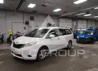 2014 Toyota SIENNA photo