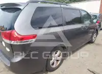 2014 Toyota SIENNA photo