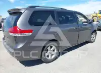 2014 Toyota SIENNA photo
