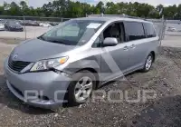 2014 Toyota SIENNA photo