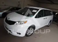 2014 Toyota SIENNA photo