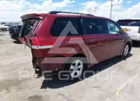 2014 Toyota SIENNA photo
