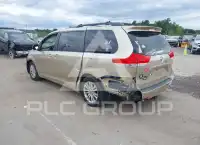 2014 Toyota SIENNA photo