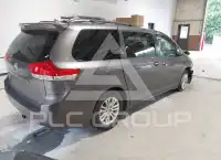 2014 Toyota SIENNA photo