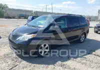 2014 Toyota SIENNA photo