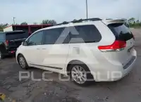 2014 Toyota SIENNA photo