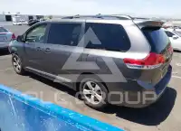 2014 Toyota SIENNA photo