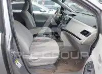 2014 Toyota SIENNA photo