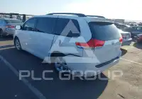 2014 Toyota SIENNA photo