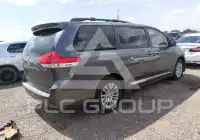 2014 Toyota SIENNA photo