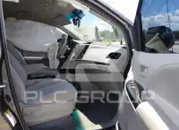 2014 Toyota SIENNA photo