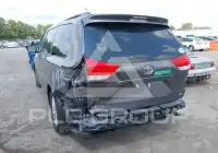 2014 Toyota SIENNA photo
