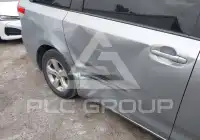 2014 Toyota SIENNA photo