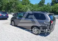 2014 Toyota SIENNA photo