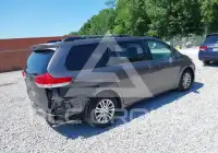 2014 Toyota SIENNA photo