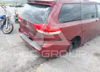 2014 Toyota SIENNA photo