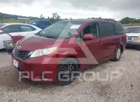 2014 Toyota SIENNA photo