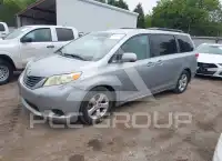 2014 Toyota SIENNA photo