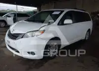 2014 Toyota SIENNA фото