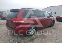 2014 Toyota SIENNA photo