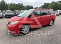 2014 Toyota SIENNA photo