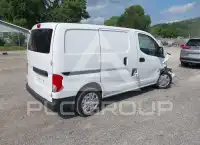 2015 Nissan NV 200 photo