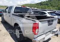 2015 Nissan FRONTIER фото