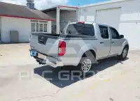 2015 Nissan FRONTIER фото
