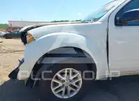 2015 Nissan FRONTIER photo