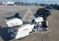 2015 Harley-Davidson FLHX photo