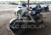 2015 Harley-Davidson FLHTCU фото