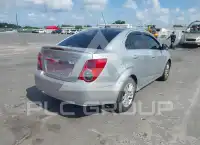 2015 Chevrolet Sonic фото