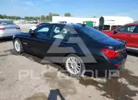 2015 BMW 750 фото